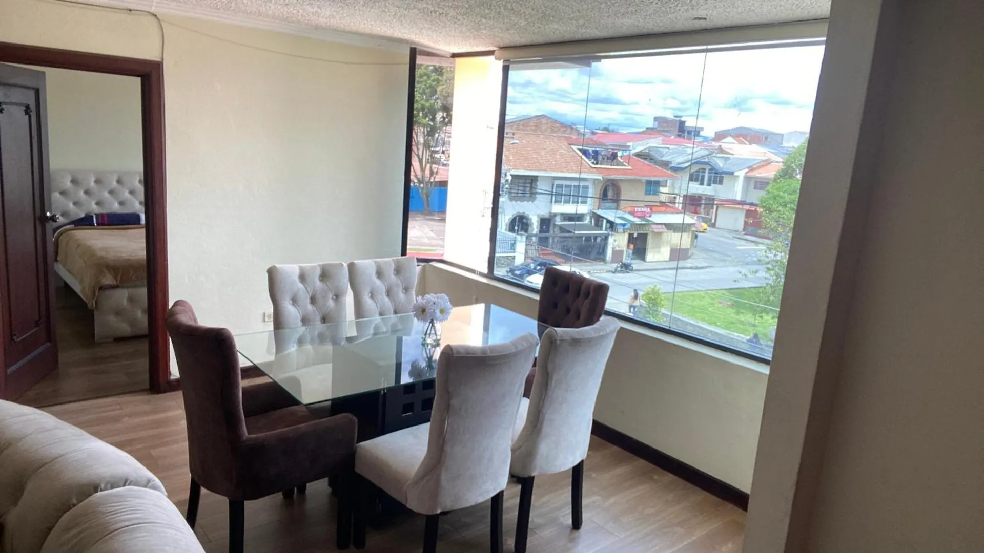 Comodo Departamento De 3 Dormitorios En Zona Exclusiva De Cuenca V